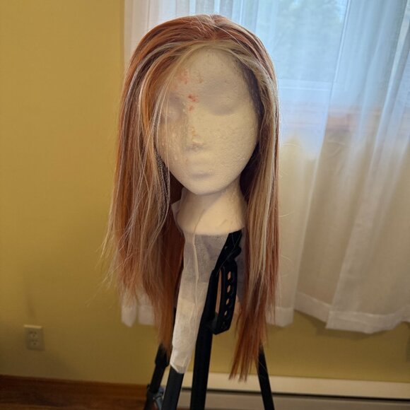FREE WITH PURCHASE Lace Front Synthetic Wig 🤩 - Picture 2 of 3